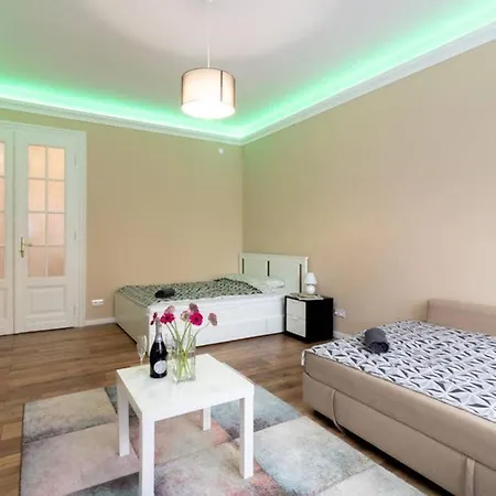 Apartment And Cozy Next To The Parliament Budapest