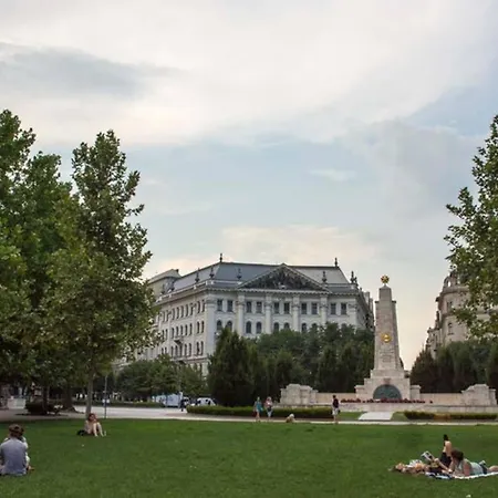 And Cozy Next To The Parliament Apartment Budapest