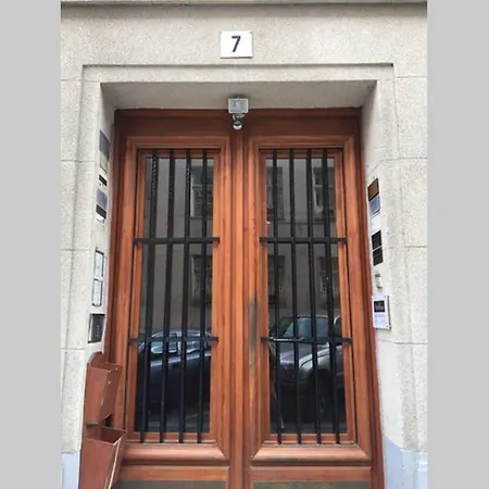 And Cozy Next To The Parliament Διαμέρισμα